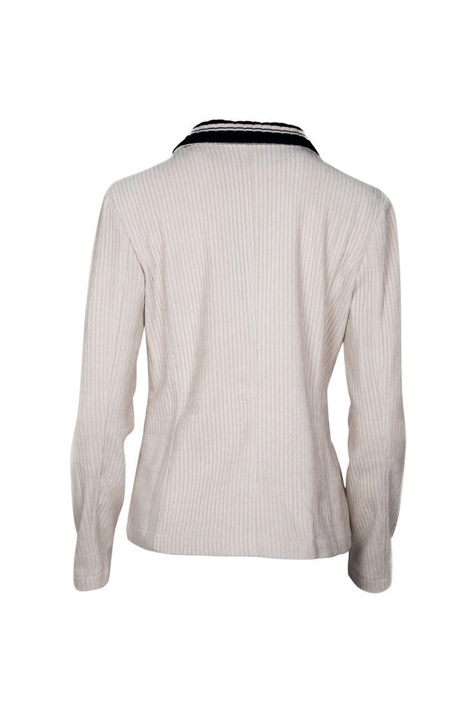 Rückseite - Eleganter, taillierter Blazer in Creme mit feiner Cordstruktur, zwei Knöpfen und aufgesetzten Taschen. Ein dunkelblauer Kragen mit dekorativen Streifen-Details rundet das stilvolle Design ab.